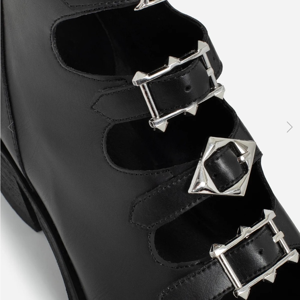 Sz 7 Bridgette Disturbia buckle booties :) - Picture 4 of 13